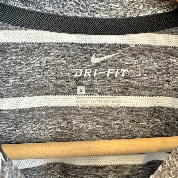 Nike Women's Striped Polo Sleeveless Top Size Small Gray White - Picture 6 of 6
